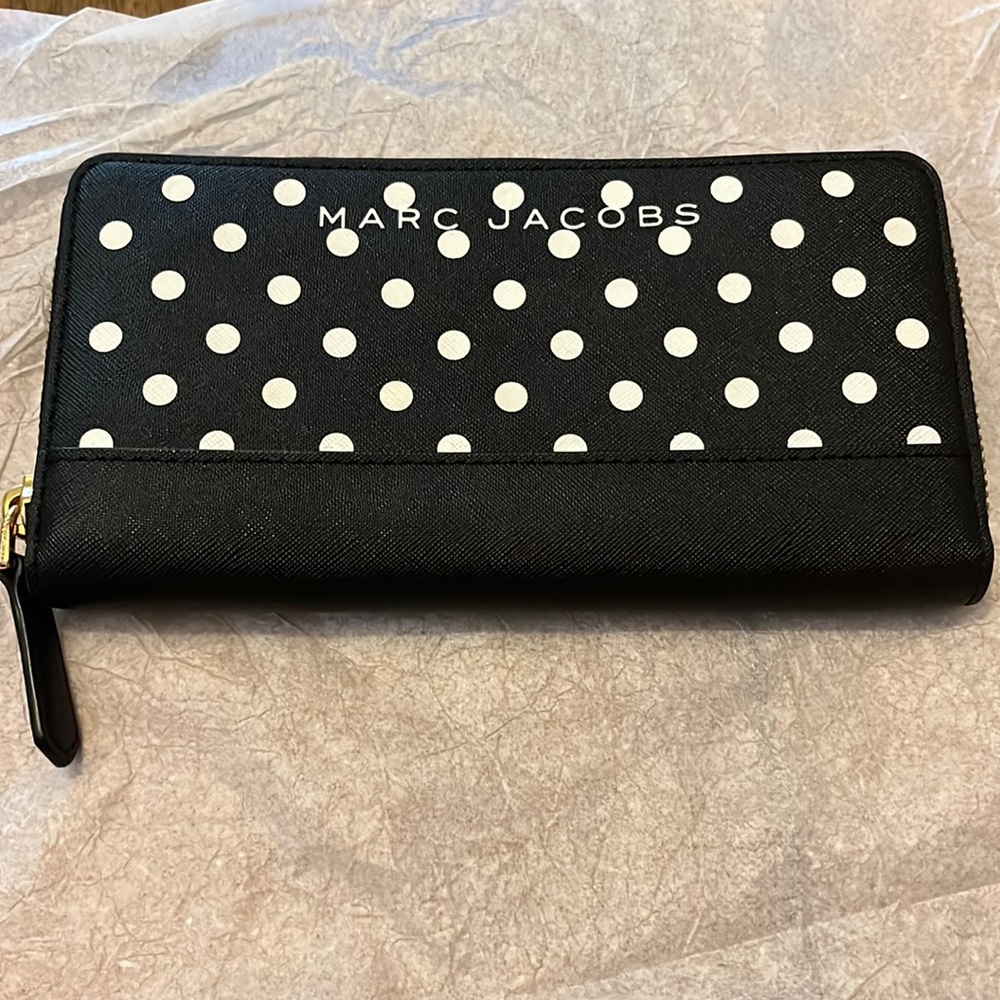 NWOT MARC JACOBS zip wallet